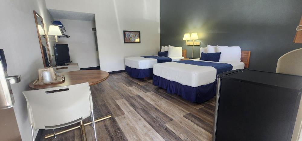 Double Room with Two Double Beds - Non-Smoking interior